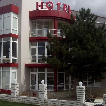 Hotel Paulina Falesti Esterno foto