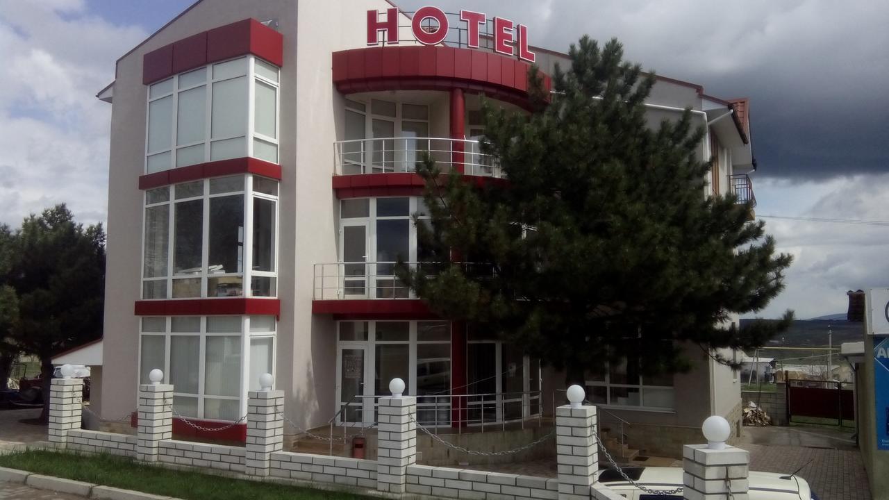 Hotel Paulina Falesti Esterno foto
